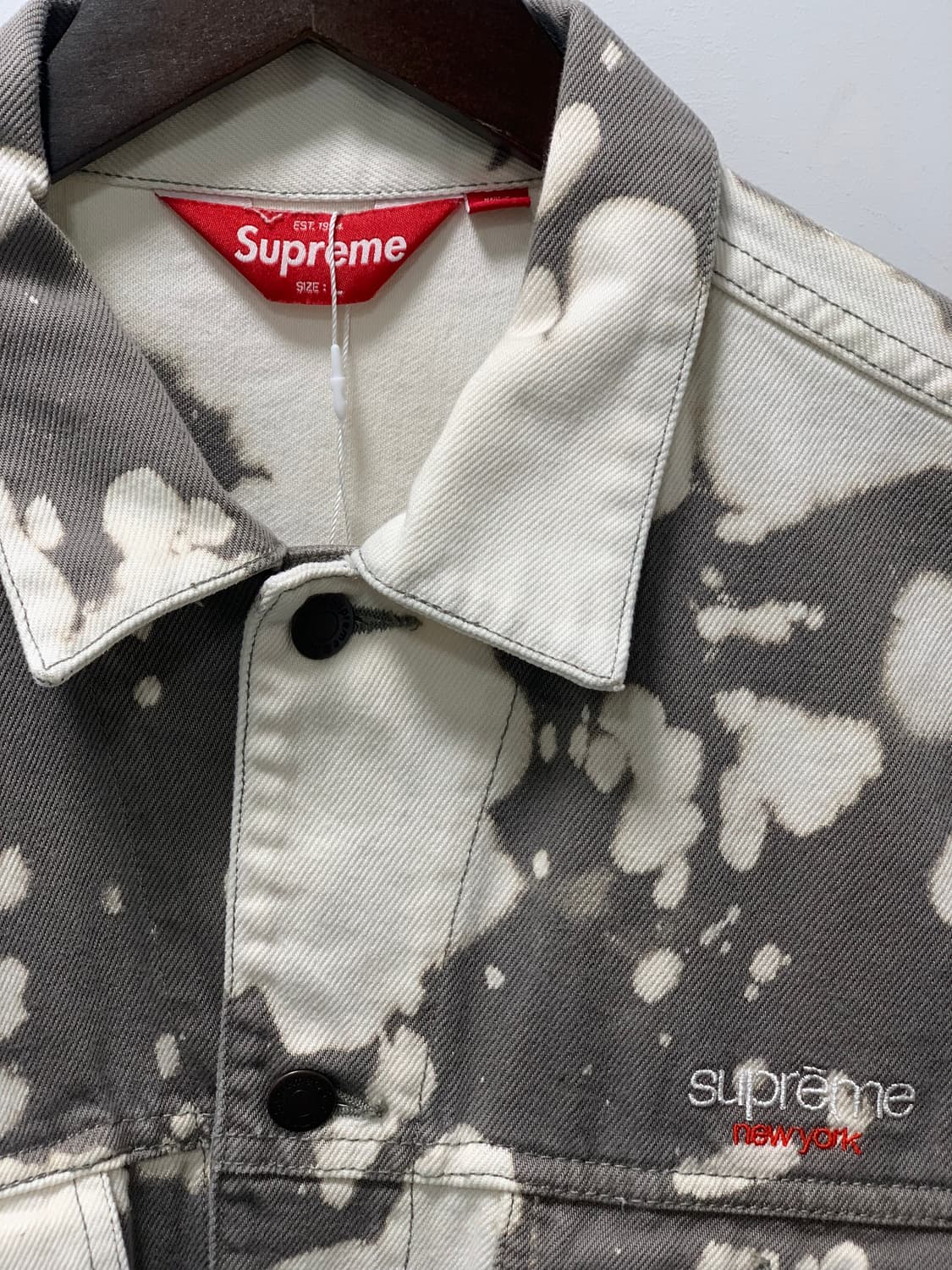 Supreme Bleached Denim Trucker Jacket 상품이미지3