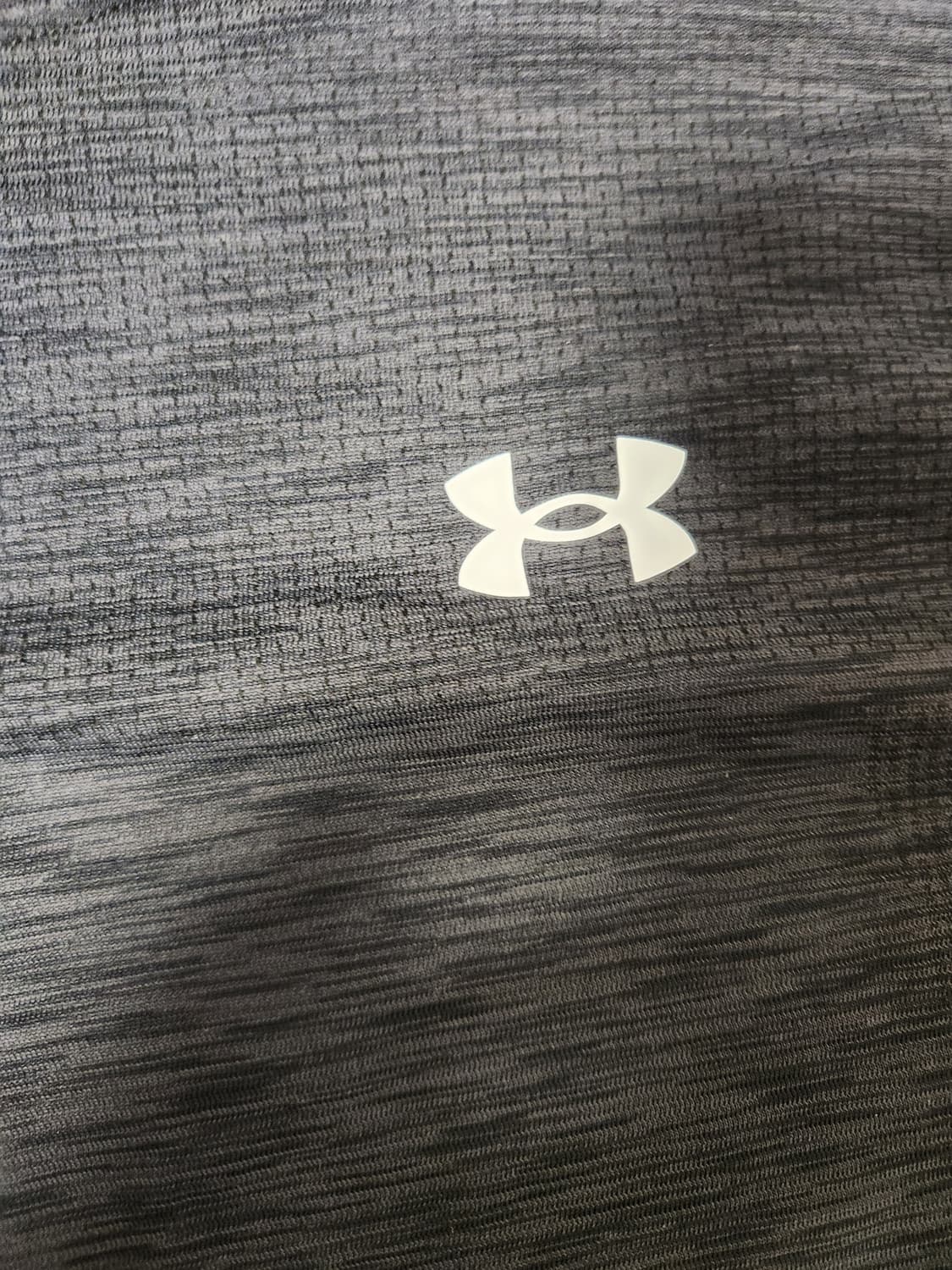 언더아머 기능성 반팔 티셔츠 블랙xl

오염 하자 없이 깨끗해요^^

세 상품이미지3