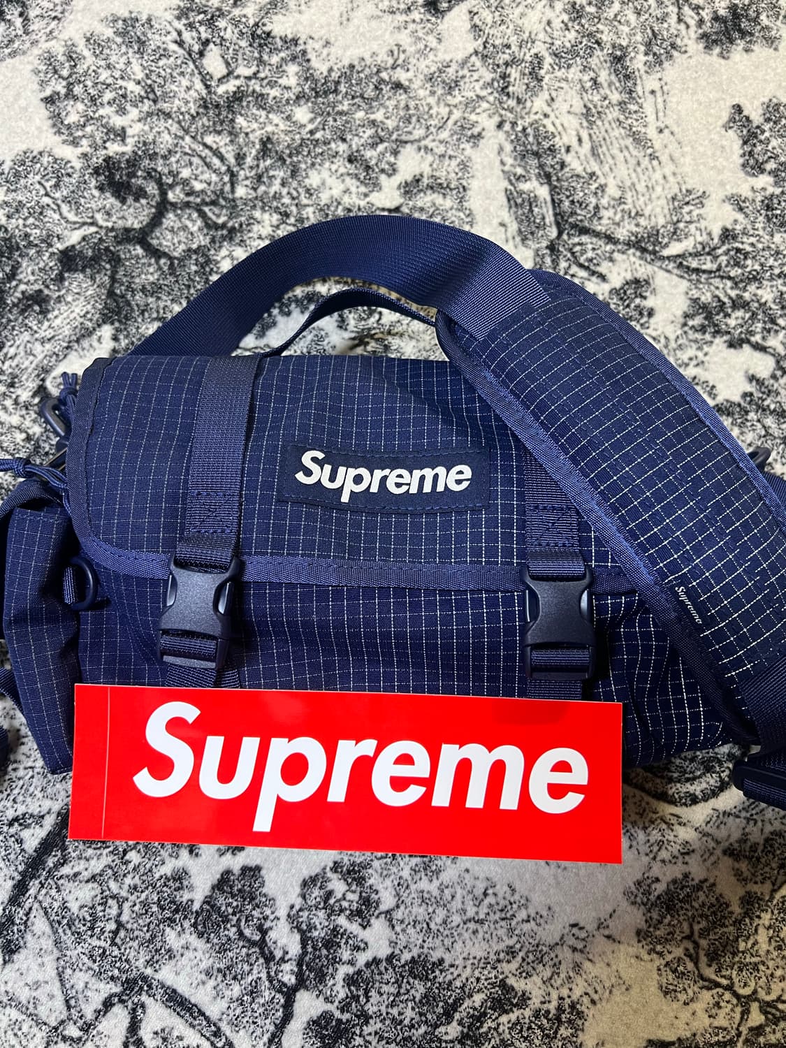 Supreme Mini Duffle Bag Navy - 24SS 상품이미지1