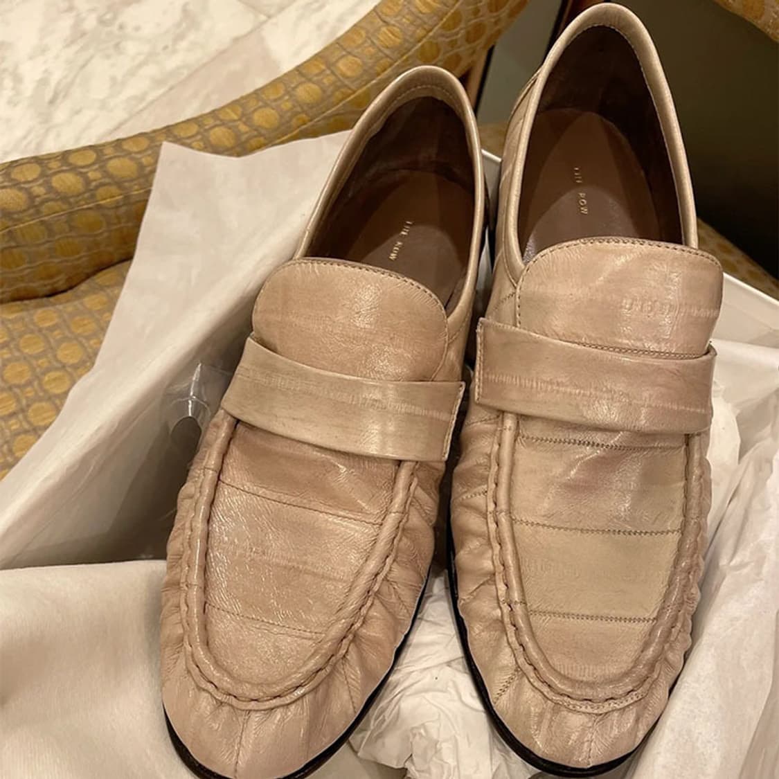 더로우 일스킨 장어 가죽 로퍼 The row eel skin loafer 상품이미지1