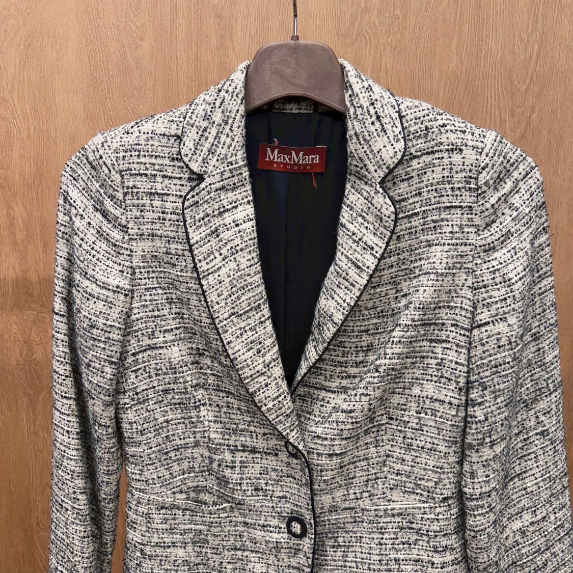 막스마라 트위드 자켓 테일러드 카라 플랩 포켓 디테일 레귤러핏 그레이 상품이미지4