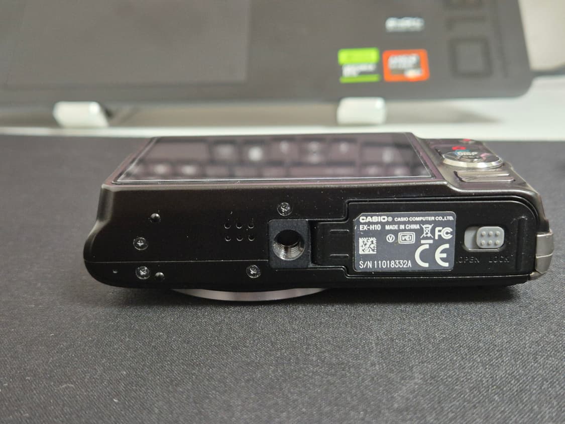 카시오 exilm h10 블랙 빈티지카메라 판매합니다. 상품이미지3