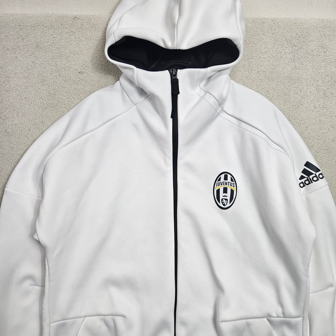 16-17 아디다스 유벤투스 후드 자켓 상품이미지3