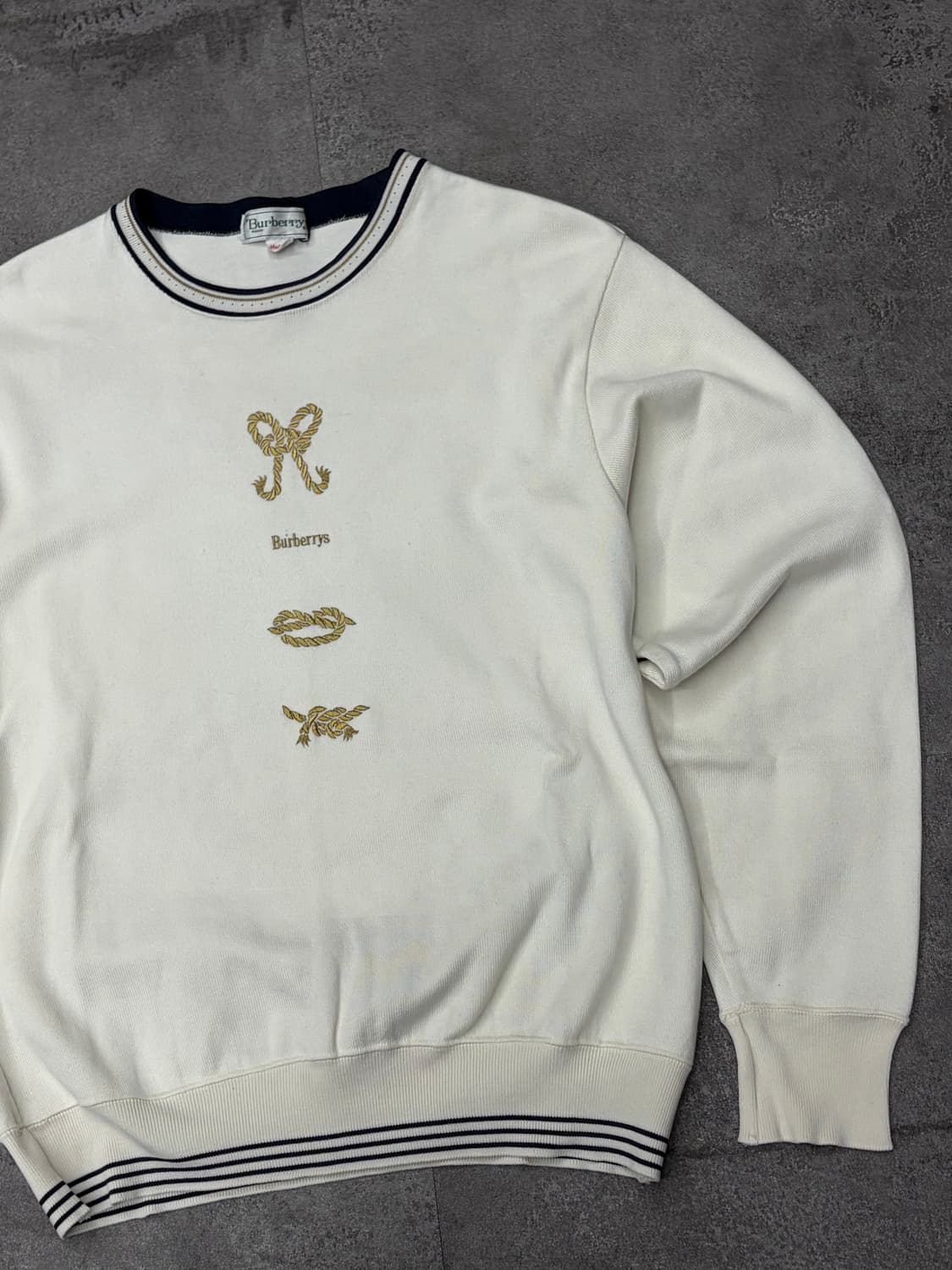 90s 버버리 스펠아웃 아이보리 자수 맨투맨 상품이미지3