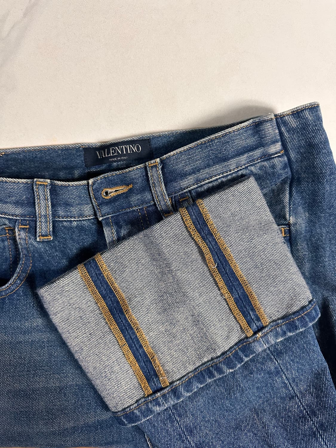 발렌티노 스트레이트 핏 턴업 진 30 상품이미지3