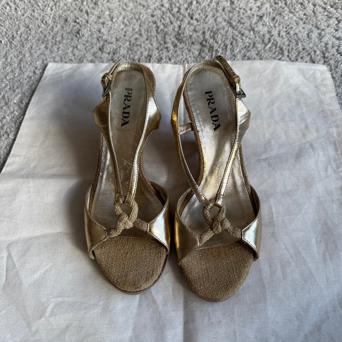 프라다 골드 슬링백 웨지힐 샌들 상품이미지1