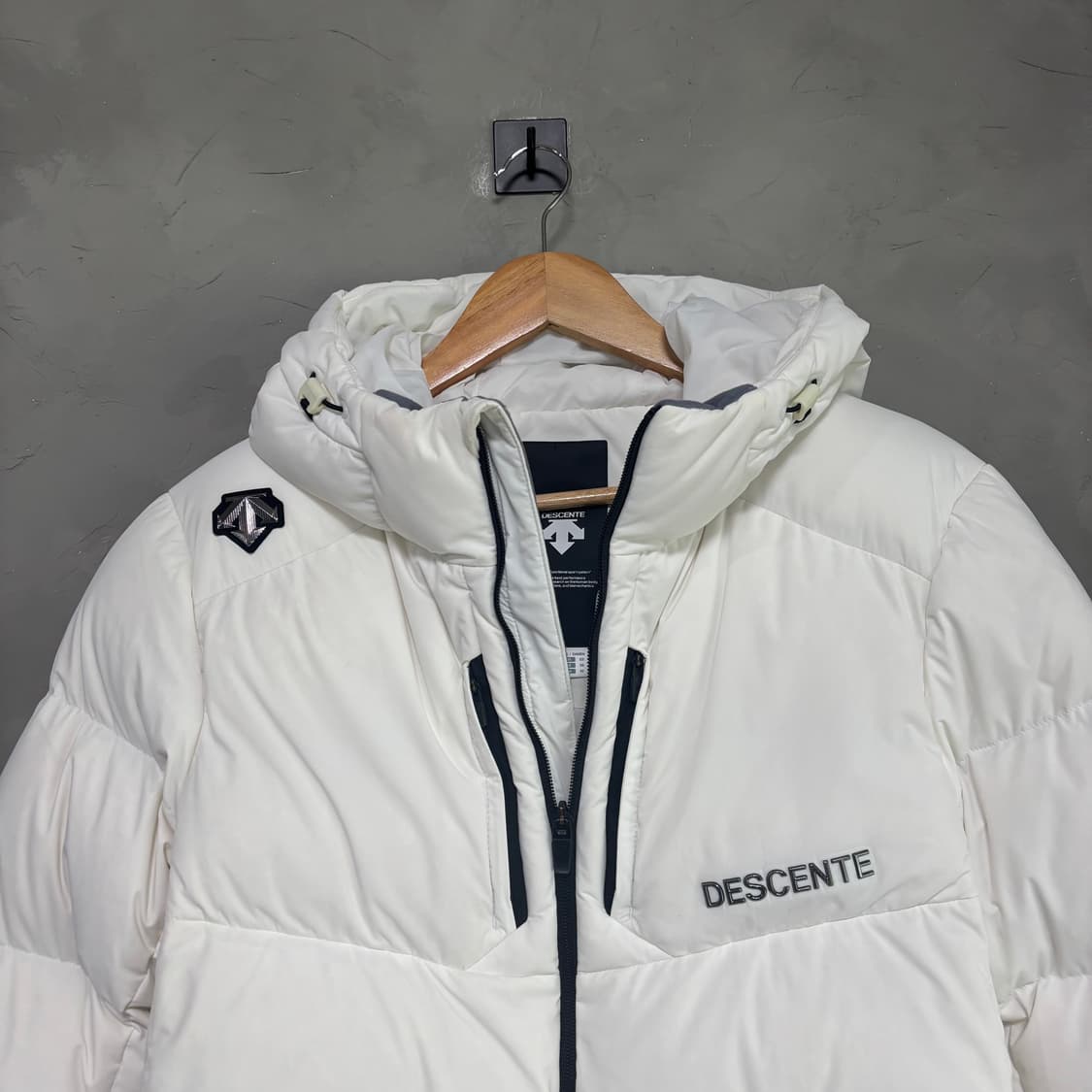 데상트 덕다운 패딩 화이트 상품이미지2