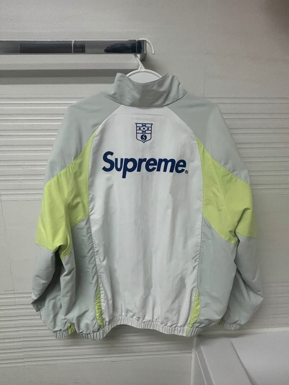 슈프림 24FW 바람막이(슈프림 S로고 트랙자켓) 상품이미지1