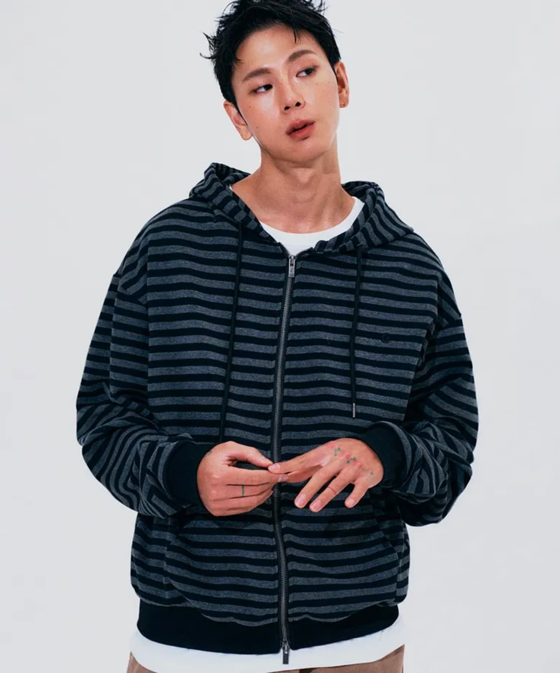 썸플레이스맨 자수 투웨이 배색 스트라이프 후드집업 상품이미지4