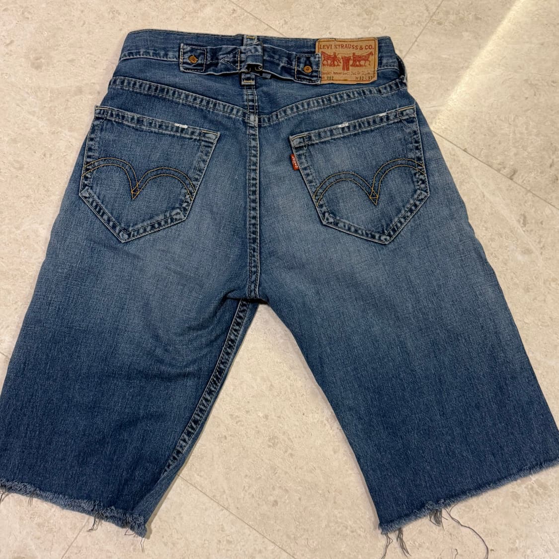 Vintage Levi’s Cinch Capri Shorts 상품이미지6