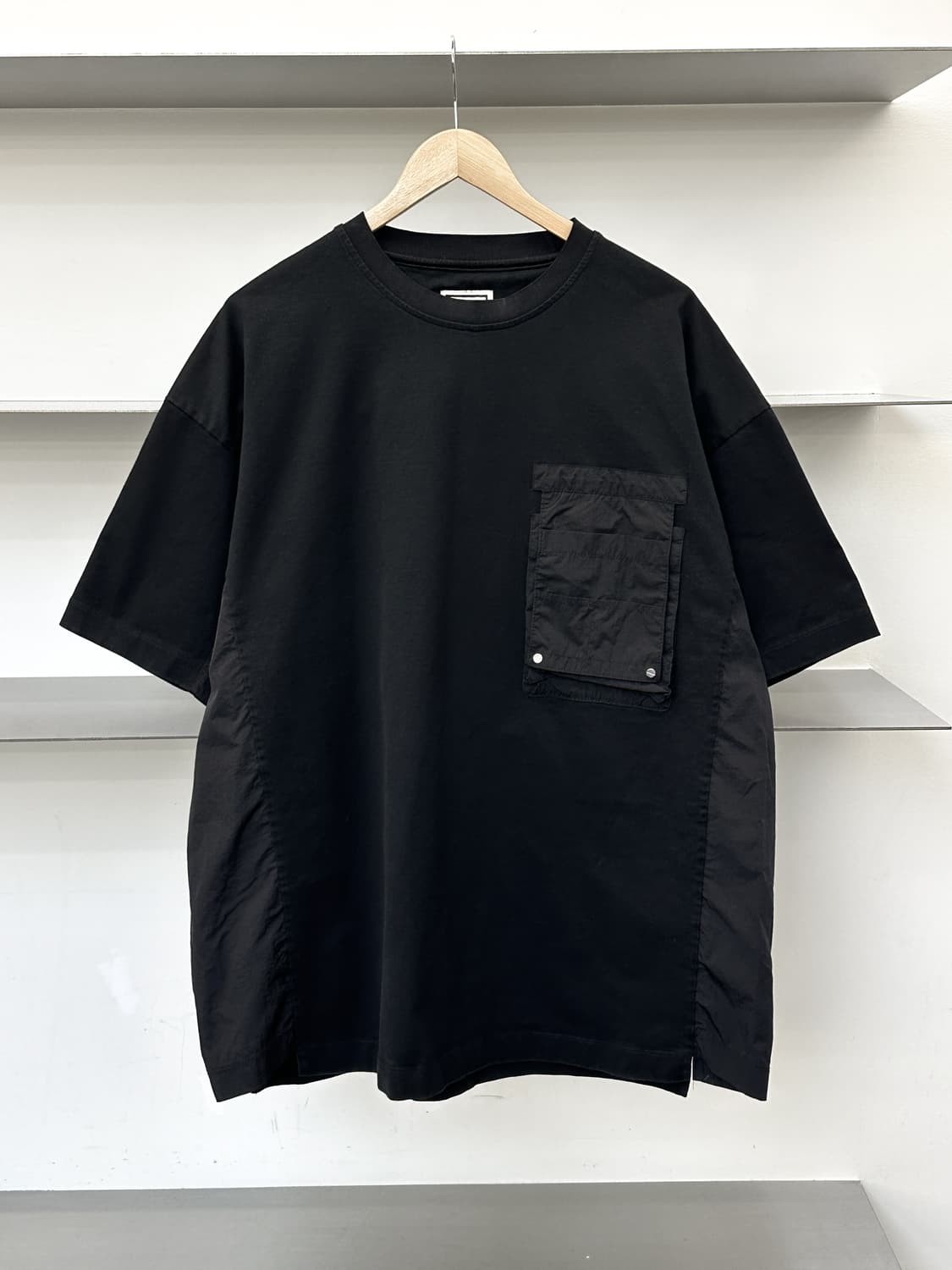 우영미 21SS 스퀘어 로고 나일론 포켓 티셔츠 상품이미지1