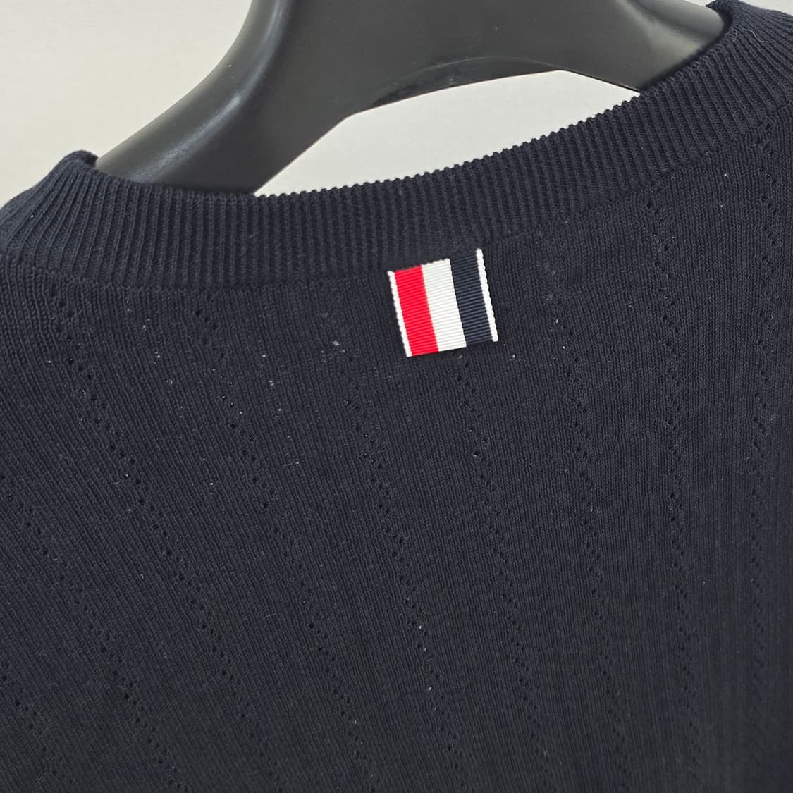 25ss 톰브라운 여성 사선 완장 반팔 니트 38사이즈 판매 상품이미지5