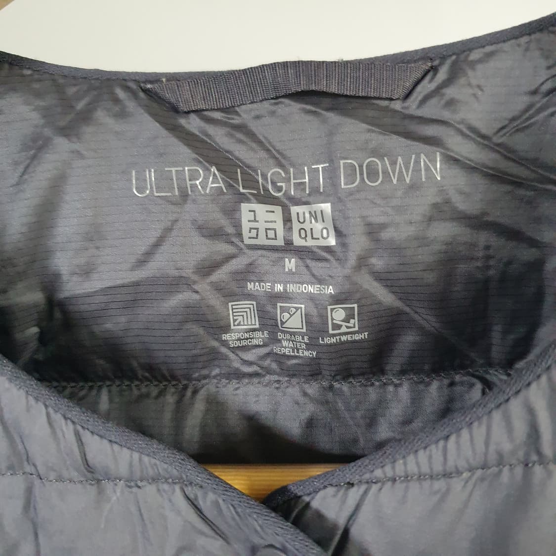 유니클로 라운드넥 경량 패딩 조끼 상품이미지2