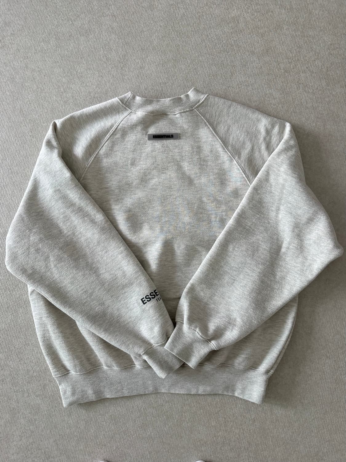 에센셜 맨투맨 상품이미지2