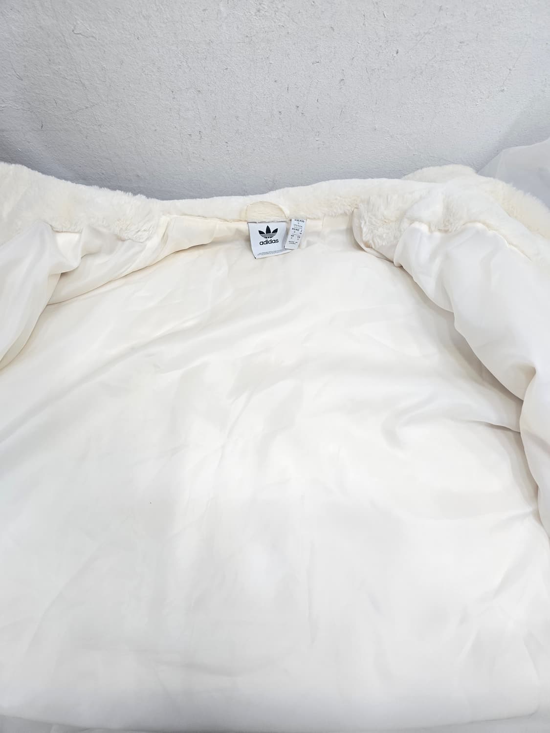 아디다스 빅로고 퍼 자켓 상품이미지3