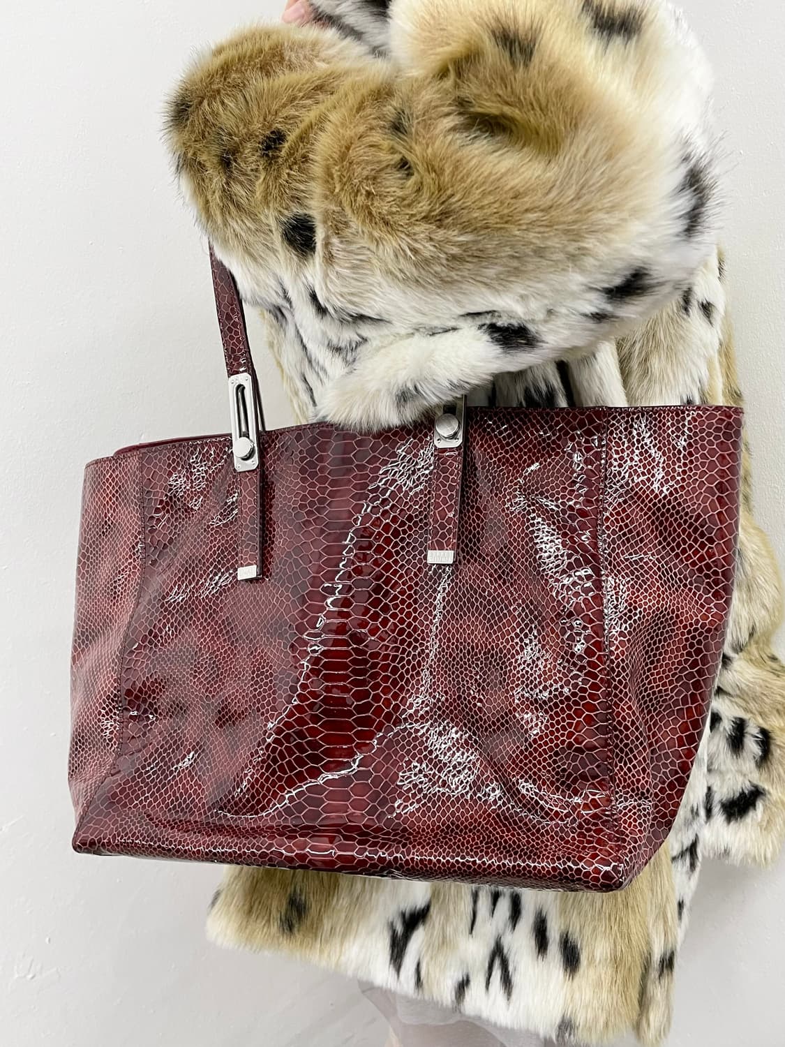 스튜어트와이츠먼 레드 파에톤 숄더백  상품이미지2