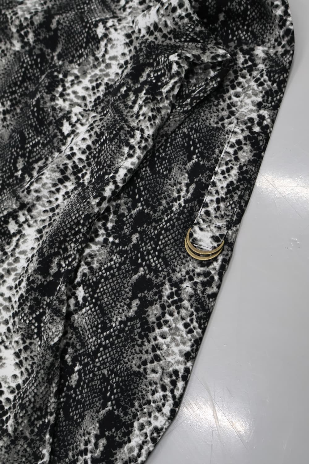 Laura Scott Snake-Print Stretch Blouse 상품이미지4