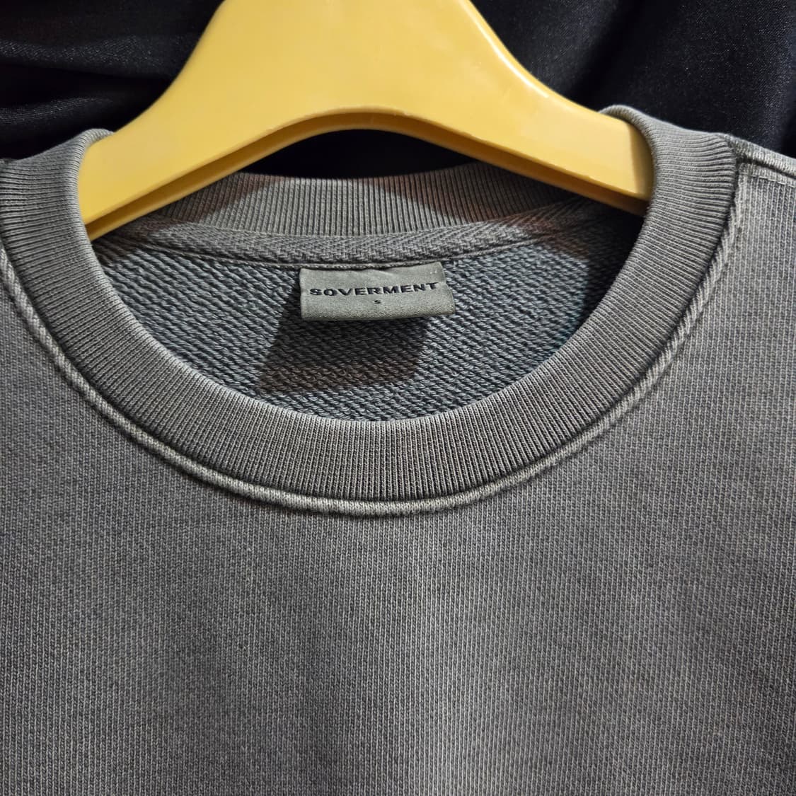 소버먼트 980G 피그먼트맨투맨_ 더치카키 상품이미지3