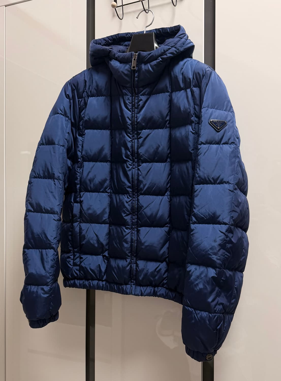 (48) 프라다 삼각로고 다운패딩 상품이미지1