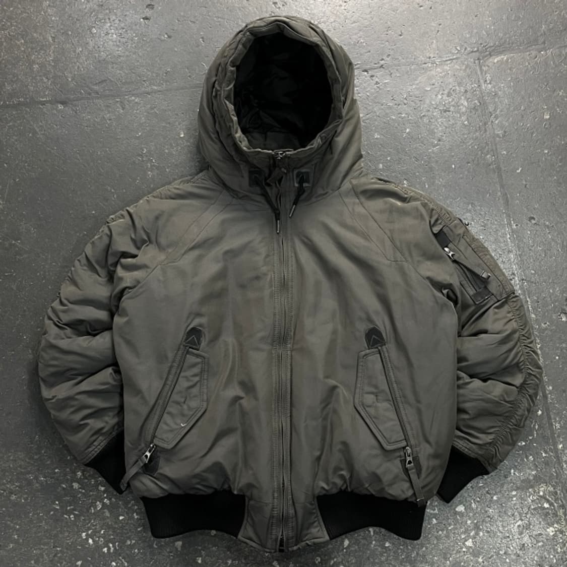 100 시리즈 더 바머 파카 N2B 다운 패딩  상품이미지1