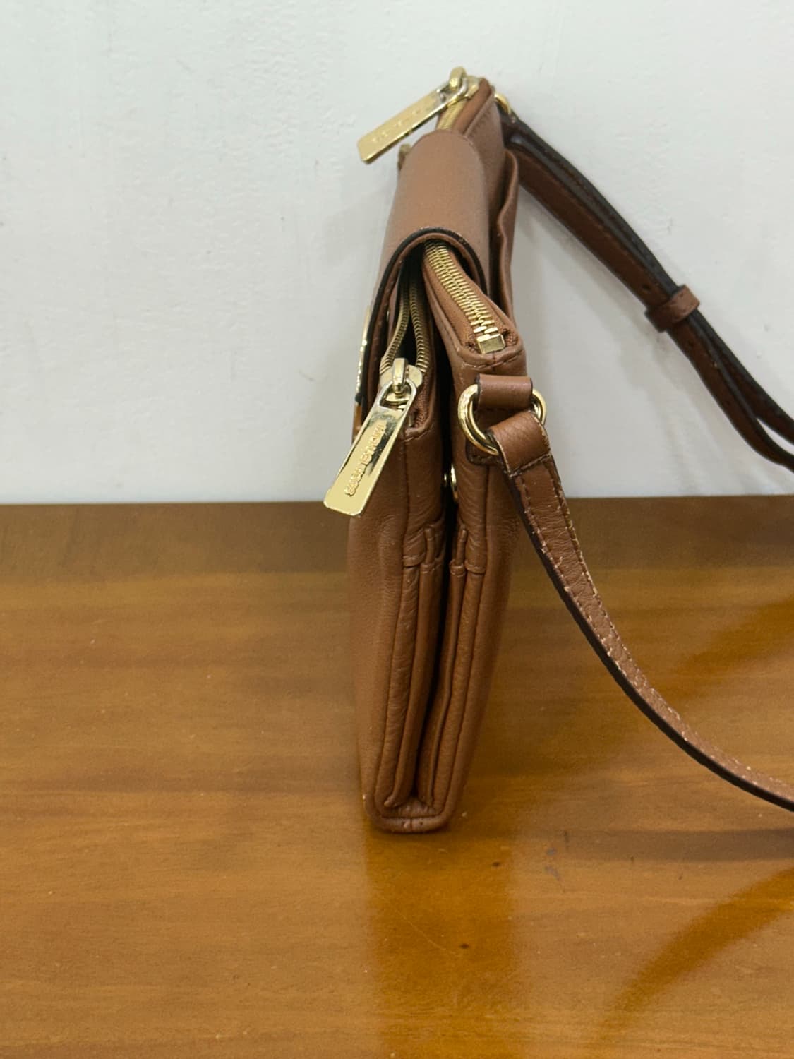 마이클 코어스 가죽 크로스백 상품이미지4