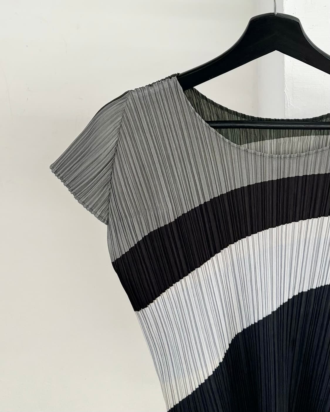 플리츠 플리즈 플리츠 배색 반팔 탑 상품이미지3