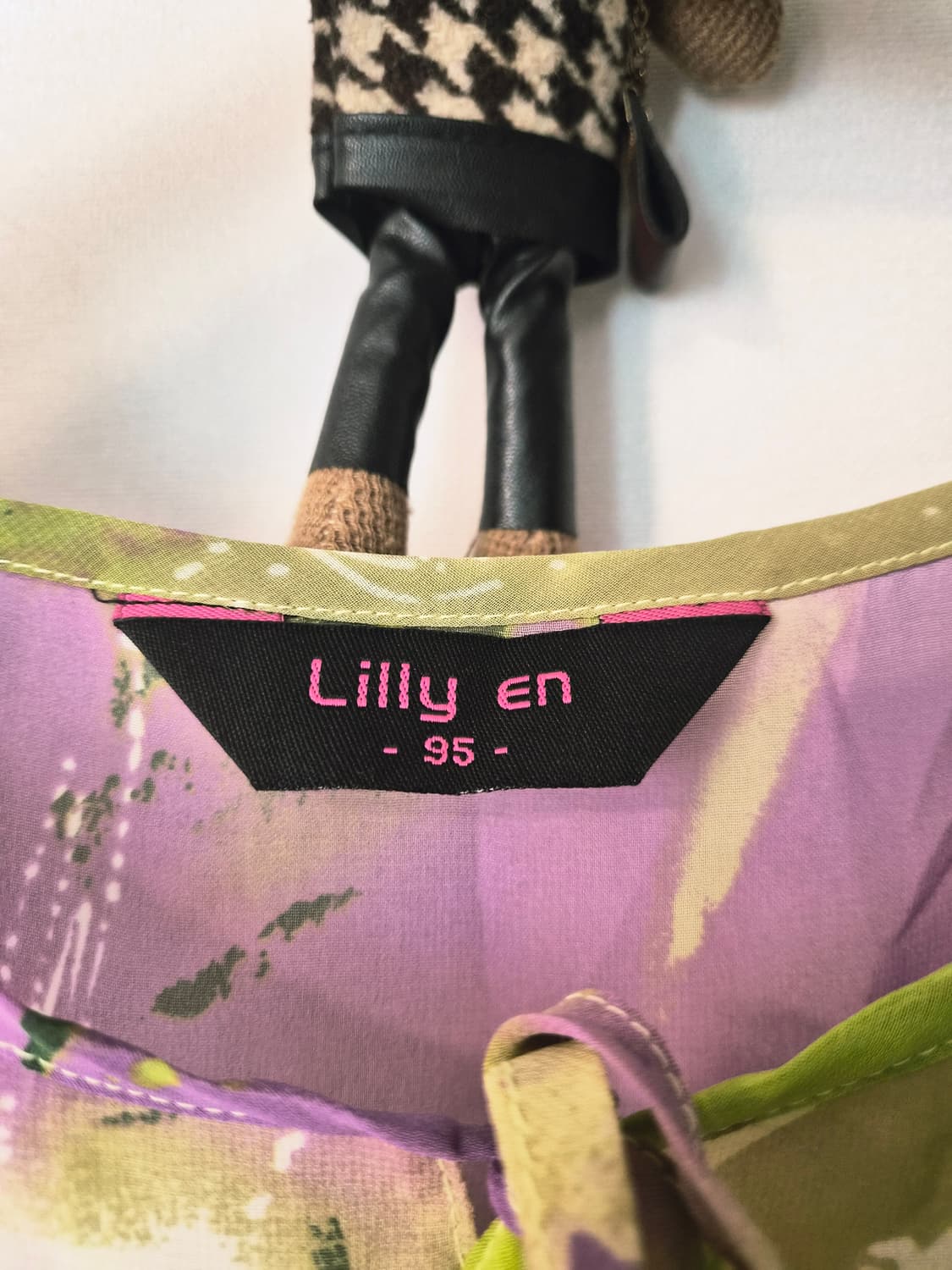 릴리엔 화사한 수채화 패턴 쉬폰 블라우스 (66/95) 상품이미지3