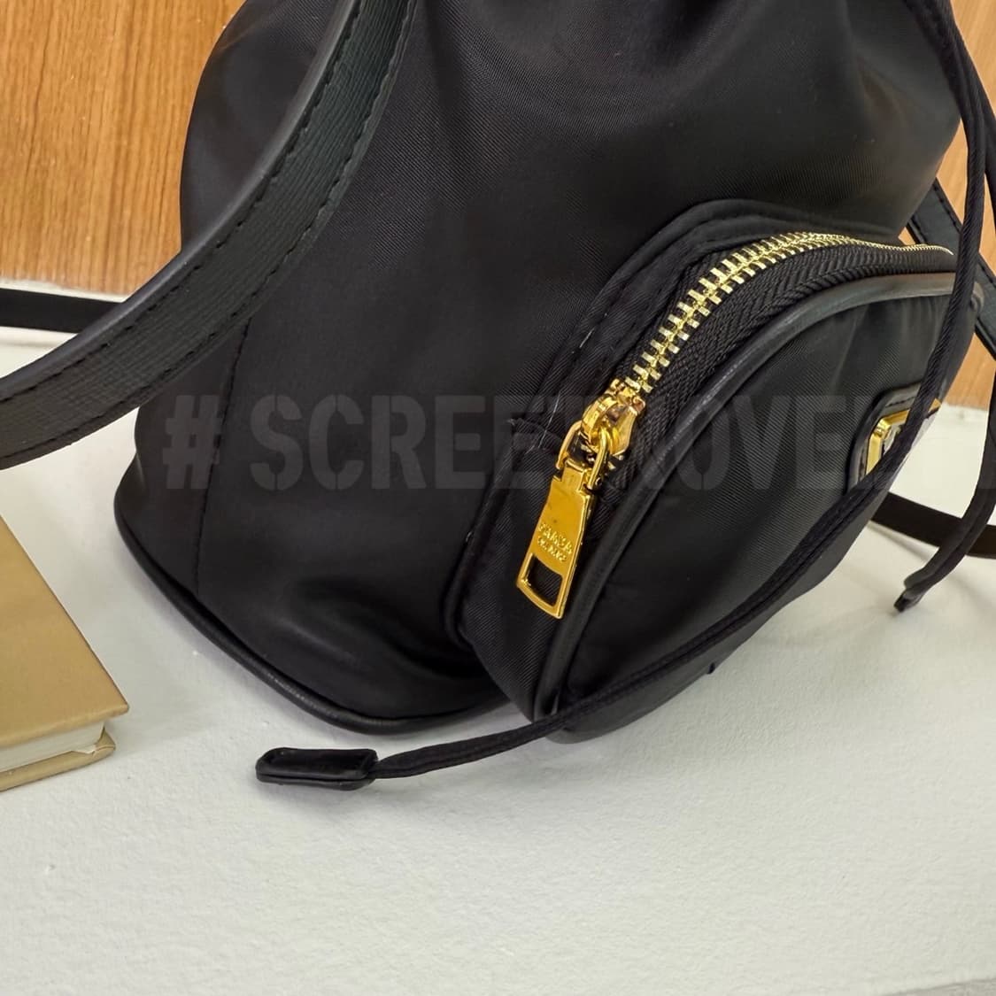 프라다 리나일론 버킷백 크로스백 블랙 상품이미지4