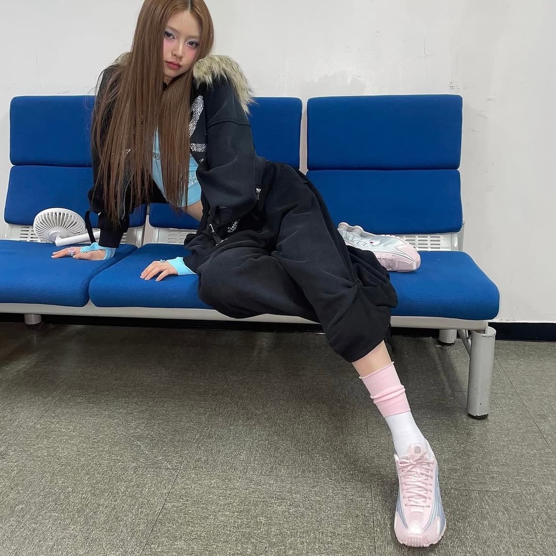 나이키 샥스 R4 베얼리 로즈 메탈릭 플래티넘 상품이미지1