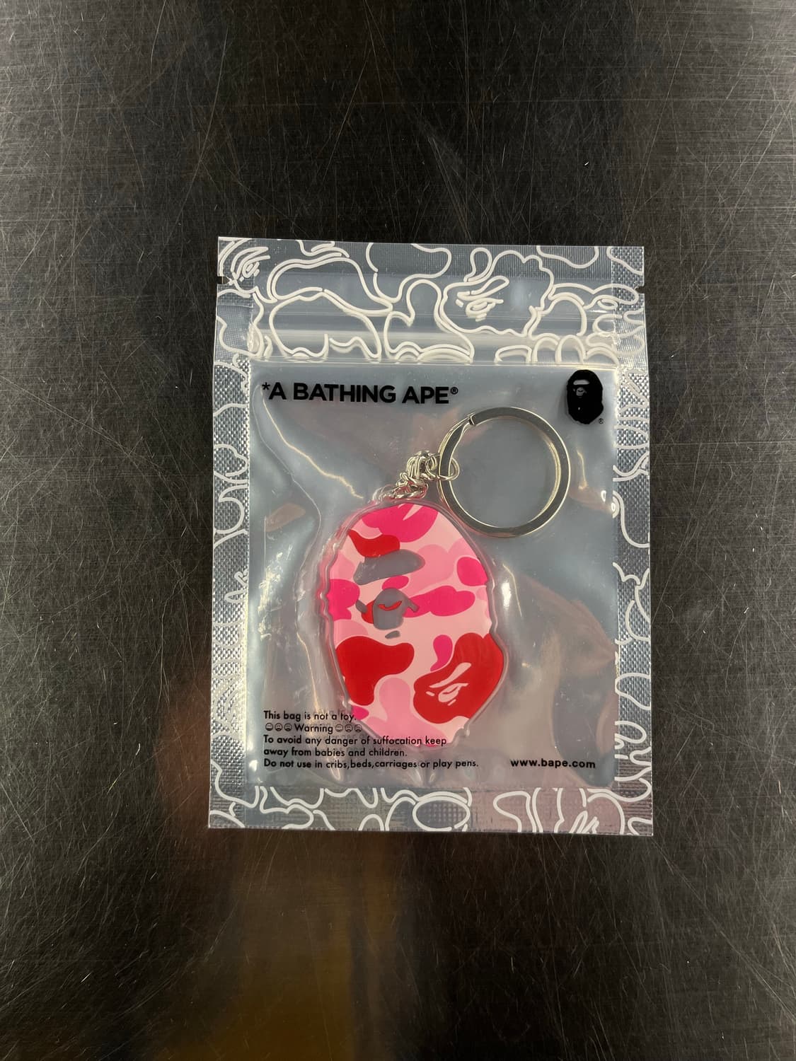 새상품 베이프 아크릴 빅사루 키링 핑크카모 상품이미지1