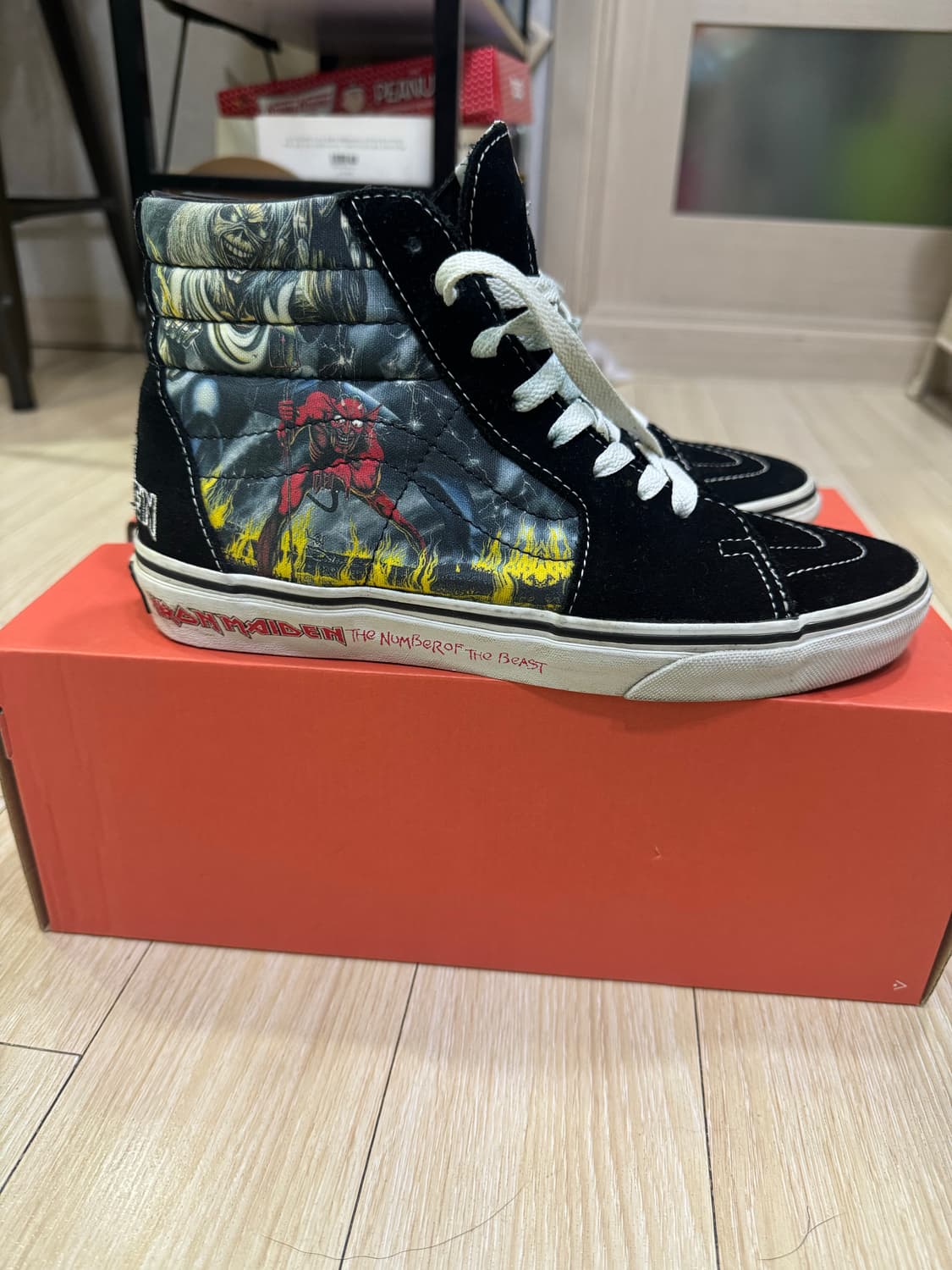 [250] 반스 x 아이언 메이든 SK8-Hi 넘버 오브 더 비스트 한정 상품이미지3