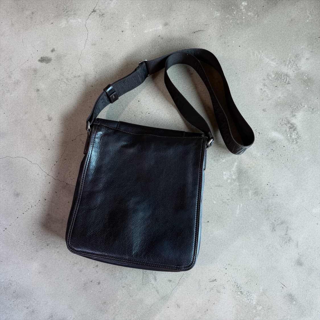 페라가모 레더 로고 크로스백 상품이미지6