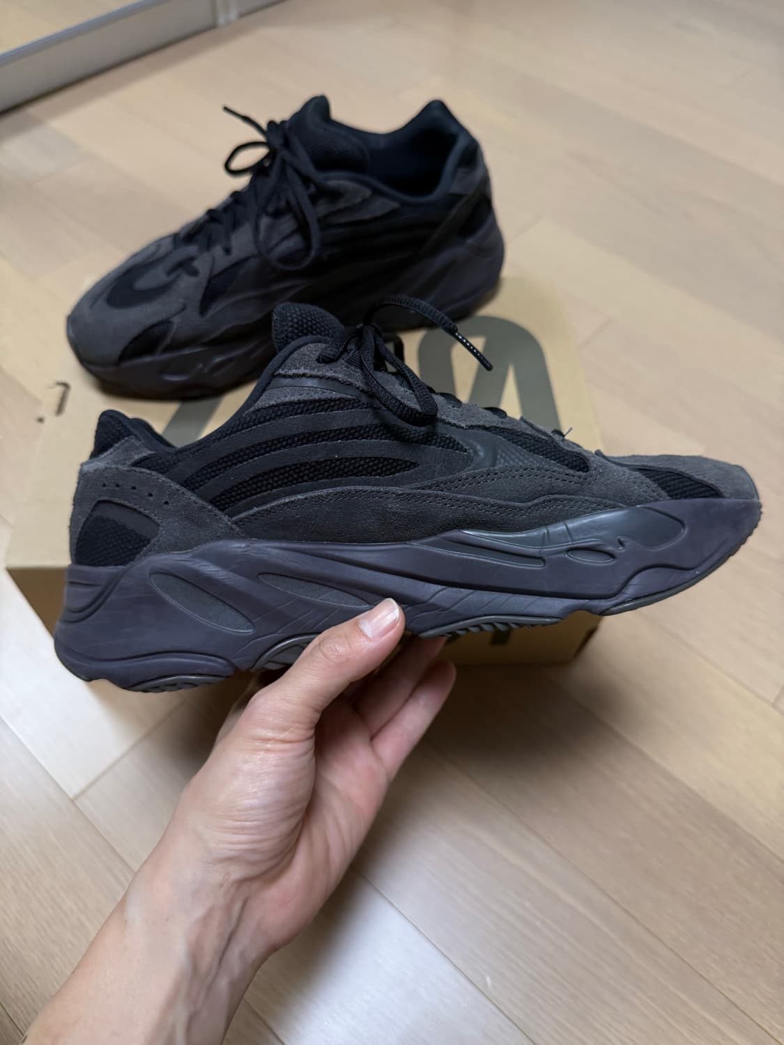 이지 부스트 700 V2 반타 상품이미지2