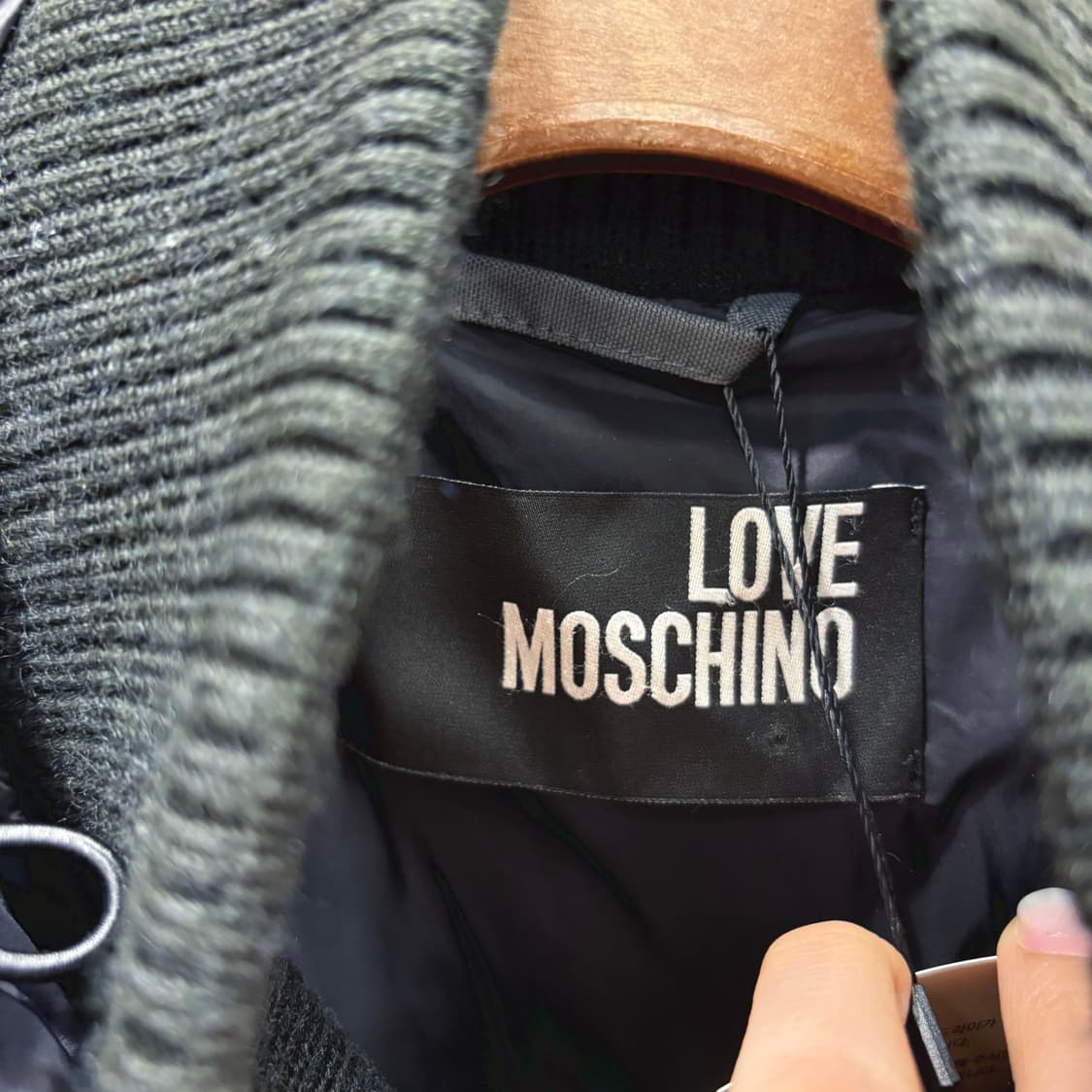 러브 모스키노 후드 패딩 점퍼 보아퍼 라이닝 엠블럼 패치 디테일 그레이 상품이미지8