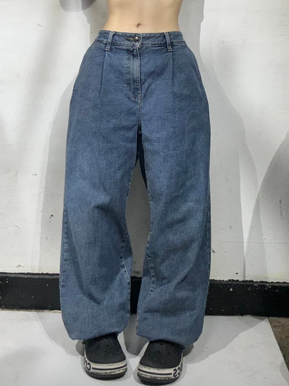 게스 중청 와이드 핀턱 벌룬핏 청바지 데님 청바지 상품이미지2