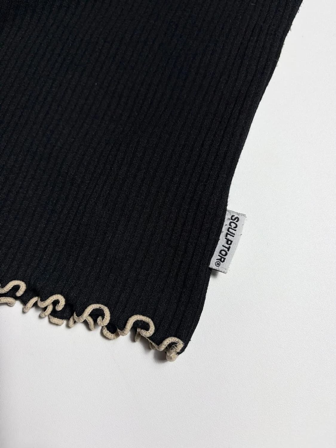 스컬프터 20SS 블랙 크롭 오프숄더 엣지 탑 R1536 상품이미지4
