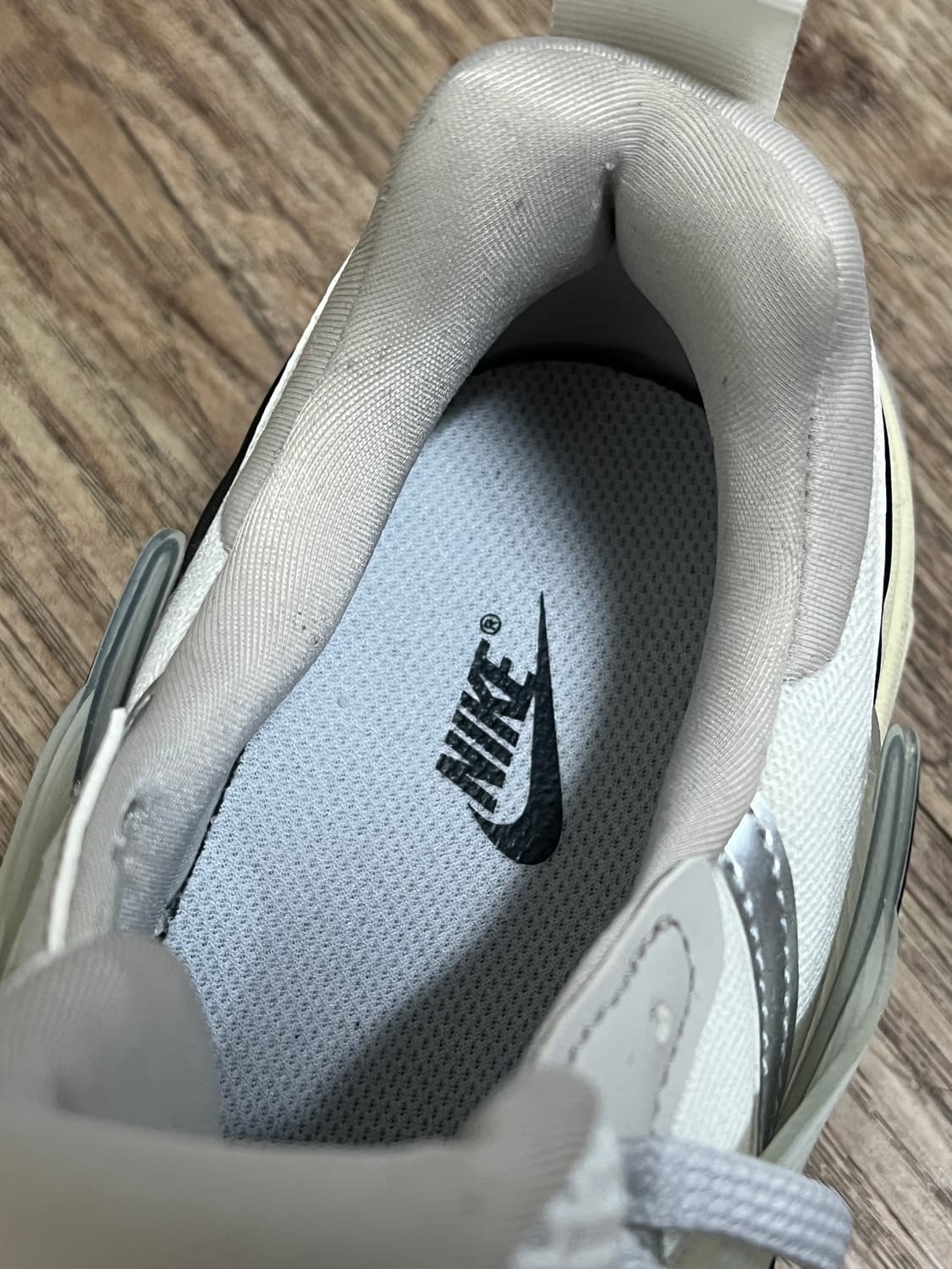 나이키 V2K 런 서밋 테크 화이트 메탈릭 실버 상품이미지5