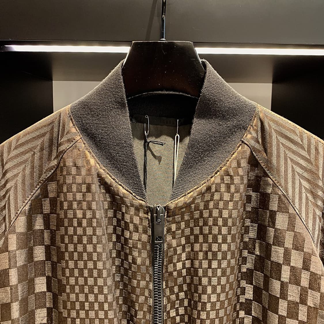 하이더 아커만 남성 초콜릿 컬러 짚업 봄버 자켓 상품이미지2