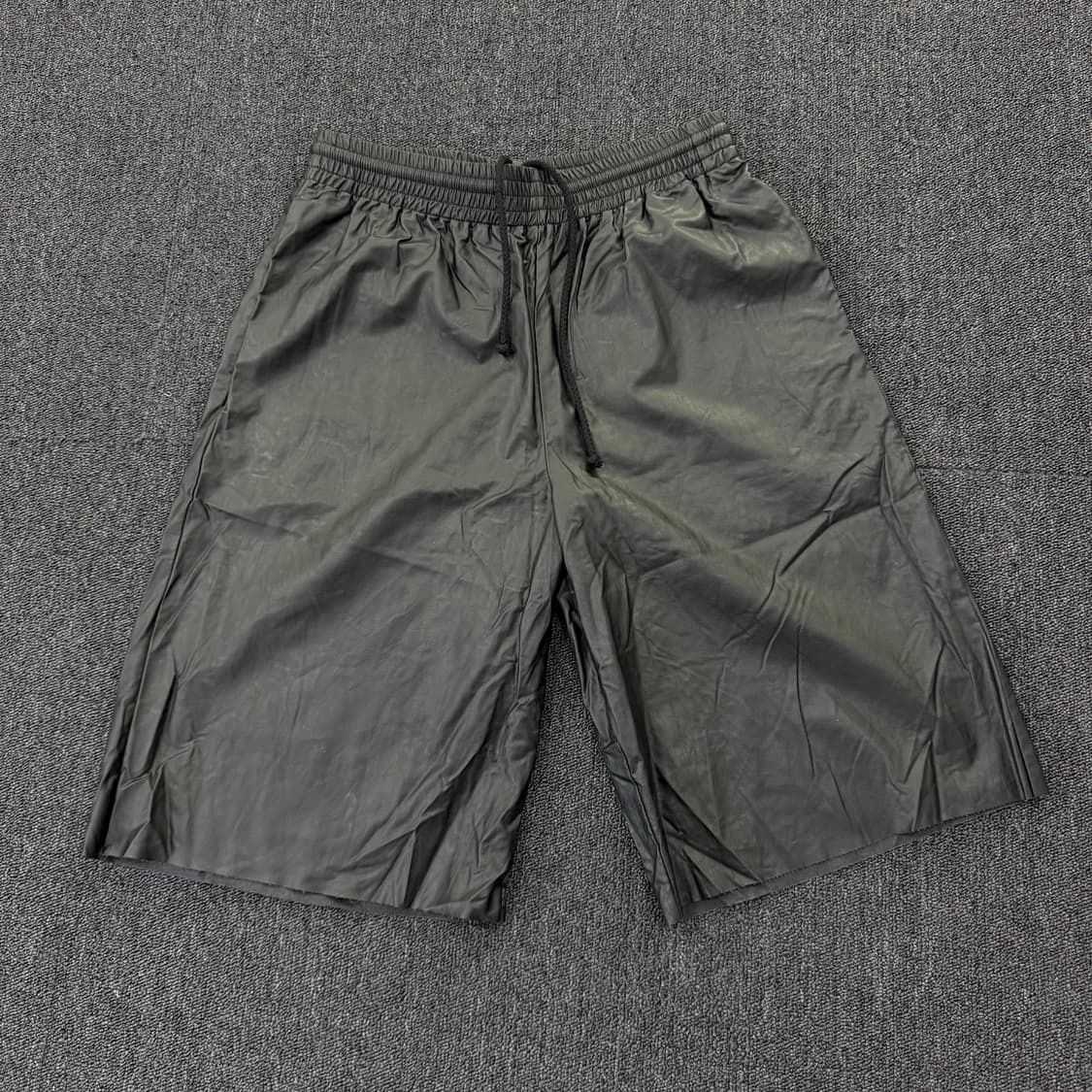 MM6 메종마르지엘라 오버사이즈 레더 쇼츠  상품이미지1