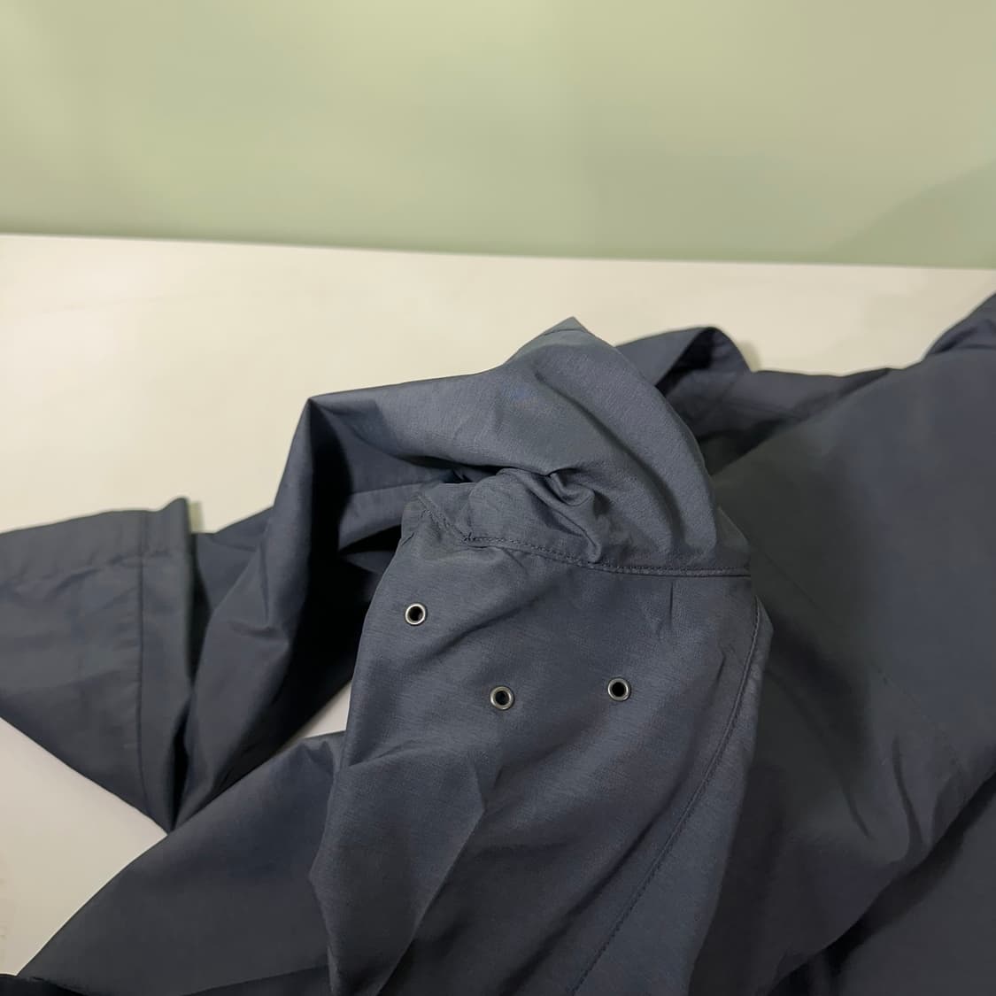 100 빈폴 챠콜 그레이 나일론 간절기 경량 레인트렌치코트 상품이미지8