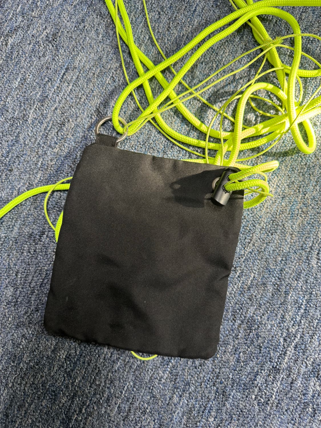 앤더슨벨 크로스백 블랙 상품이미지2