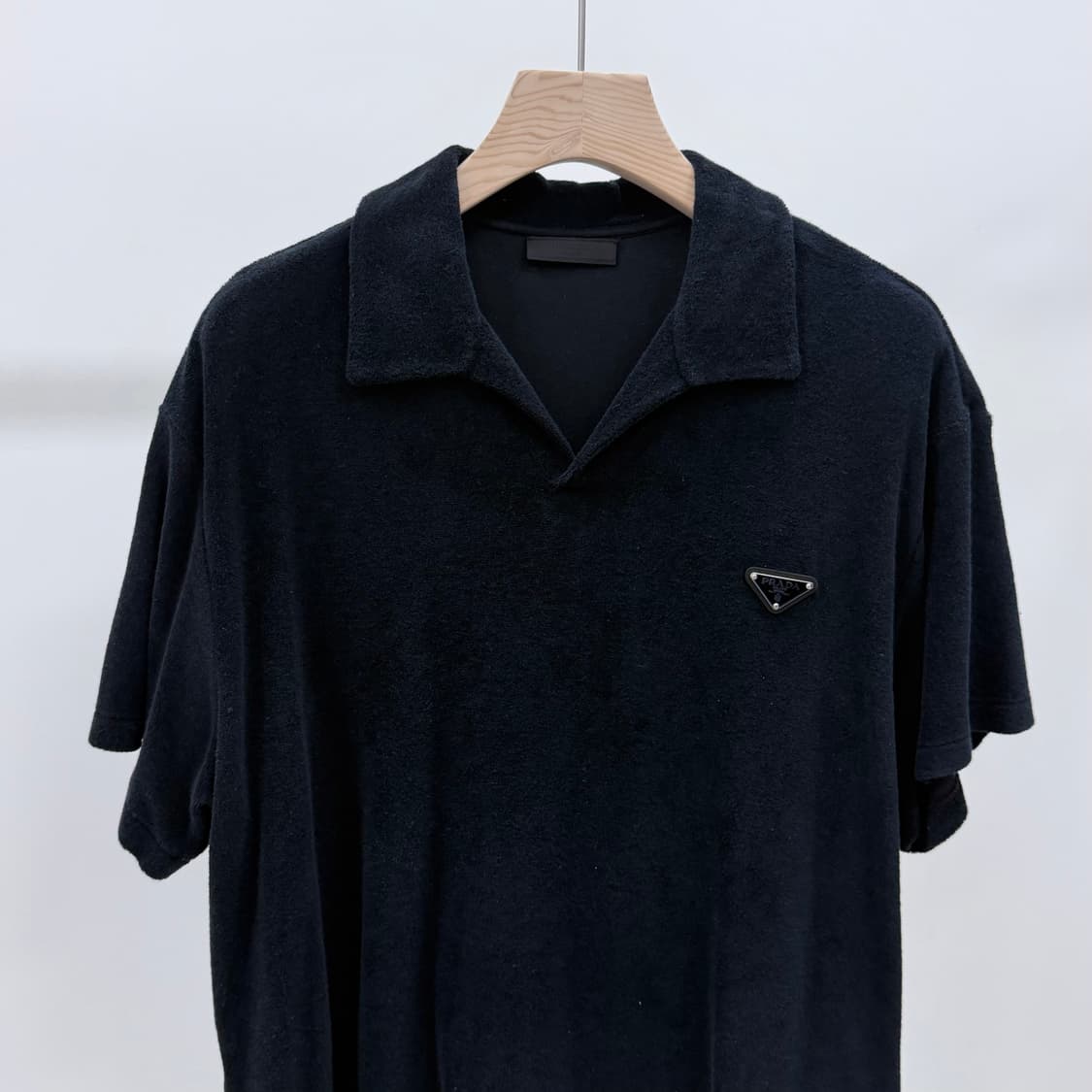 [S+급/2XL] 프라다 삼각로고 테리 반팔 셔츠 블랙 상품이미지3