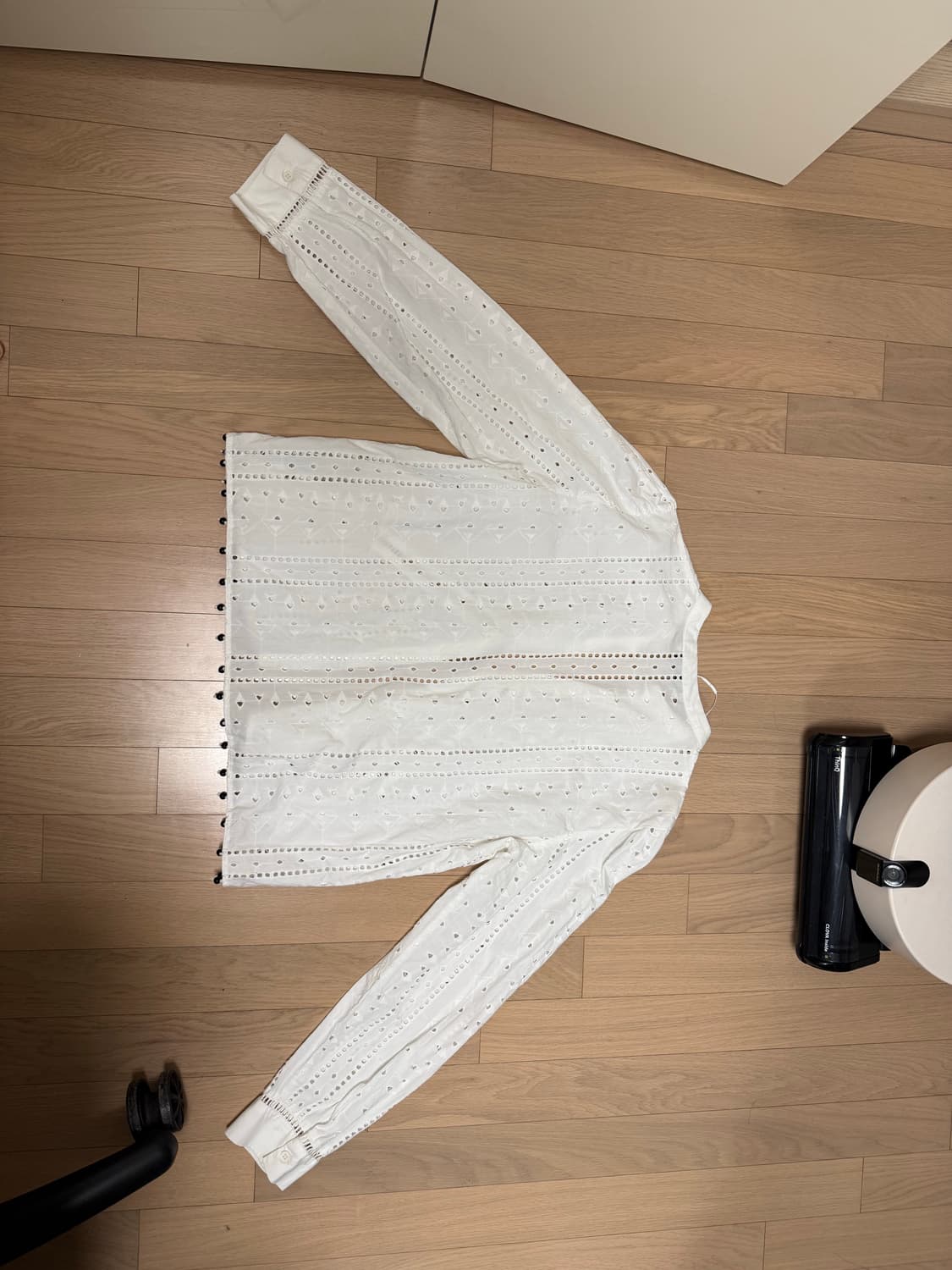 자라 펀칭 자수 블라우스 상품이미지2