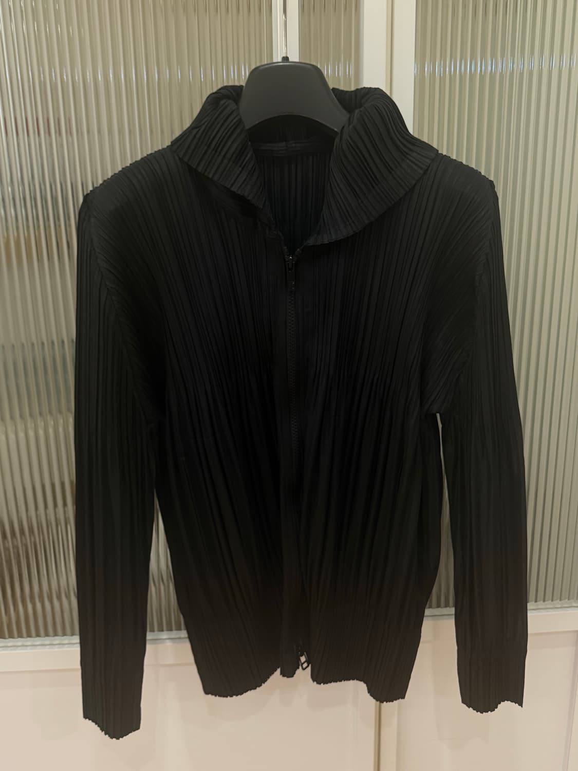플리츠 플리즈 블랙 후드 집업 상품이미지1