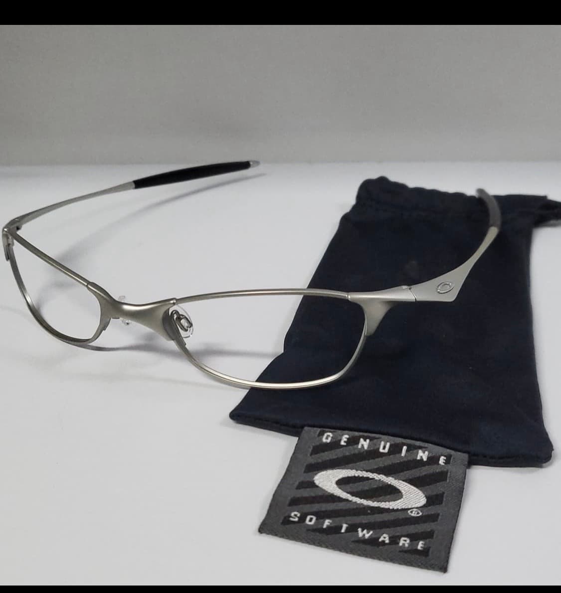 오클리 와이어탭 1.0 실버 컬러 구매합니다. 상품이미지1