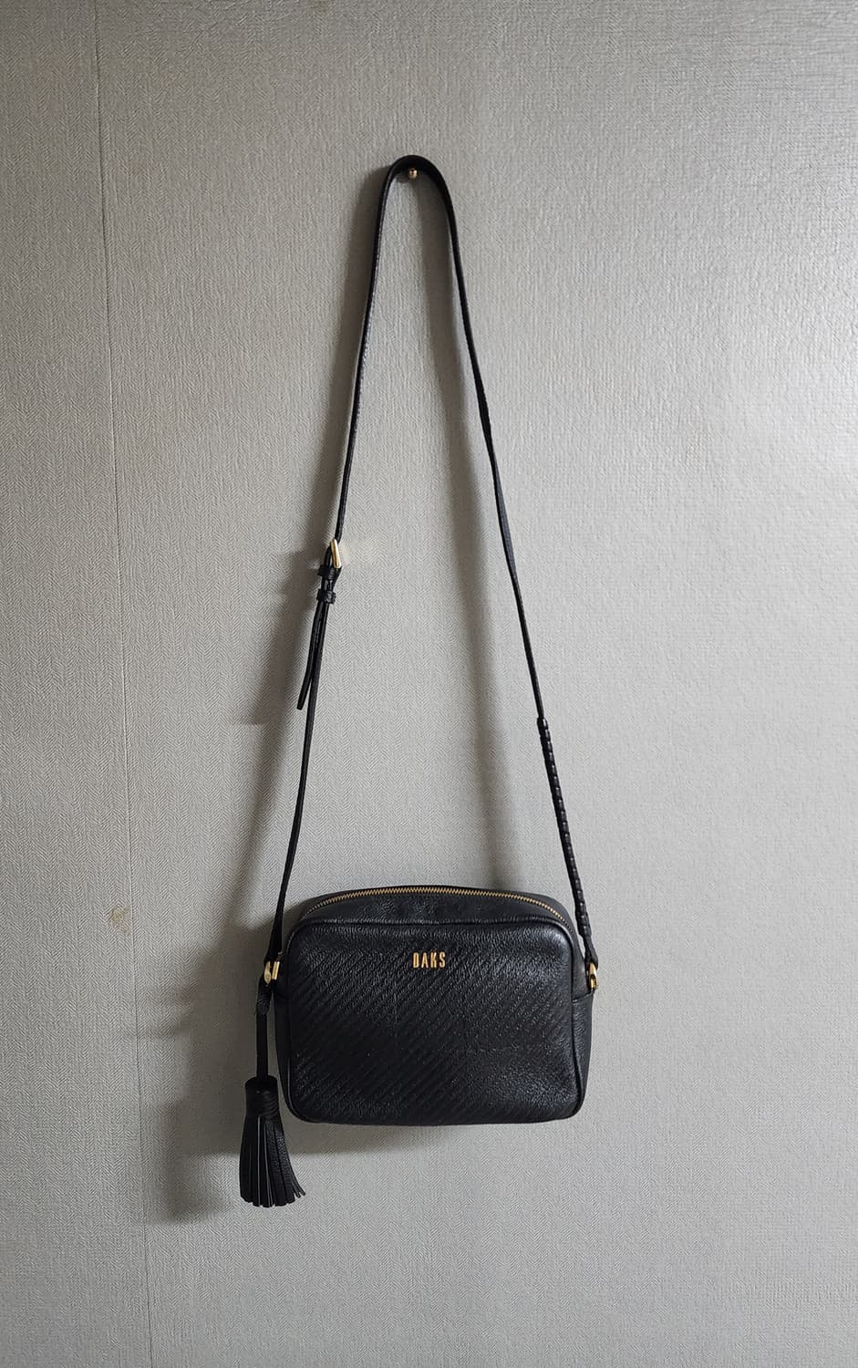 닥스 블랙 하우스체크 경판 가죽 크로스백 상품이미지3