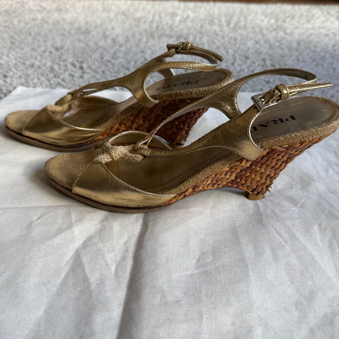 프라다 골드 슬링백 웨지힐 샌들 상품이미지3