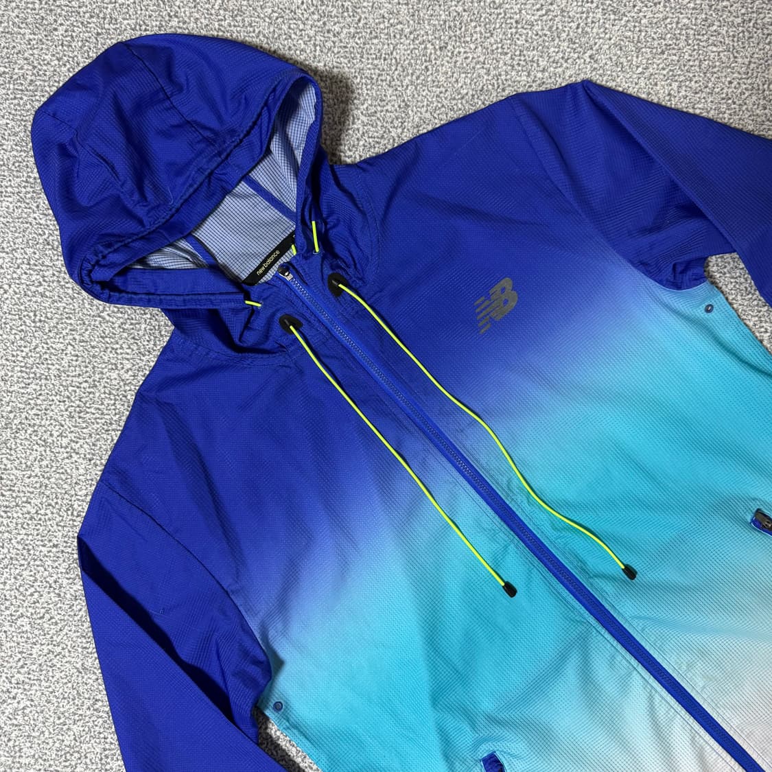 뉴발란스 러닝용 바람막이 M 상품이미지3