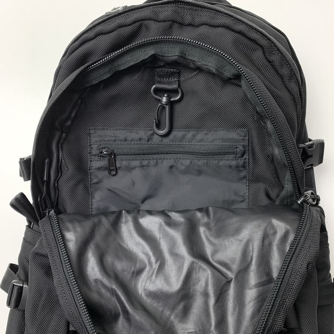 [정품/OS] 뉴에라 캐리어 블랙 남여공용 백팩
 상품이미지4