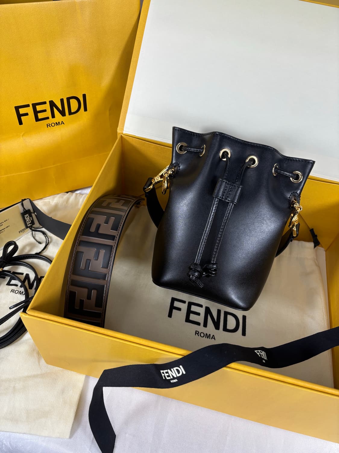 (새상품급/풀구성)펜디 몬트레조 버킷백+미니 스트랩유 상품이미지9